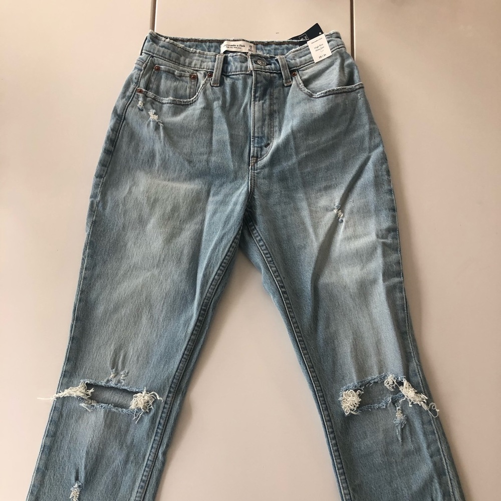 Abercrombie & Fitch High Rise Mom Jeans
